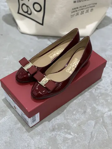 Salvatore Ferragamo Salvatore Ferraga classic VARA bow round-toe ballet shoes