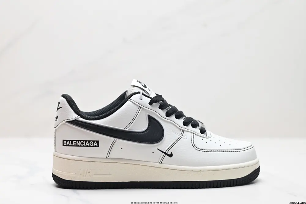 NIKE AIR FORCE 1’07 Sneakers