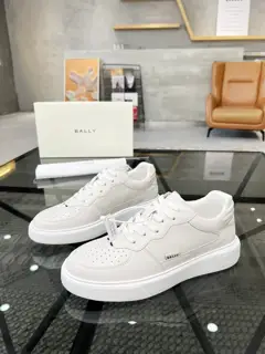 BALLY sports shoes are in classic colors