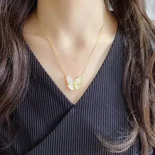 Van Cleef & Arpels High-end white mother-of-pearl butterfly necklace