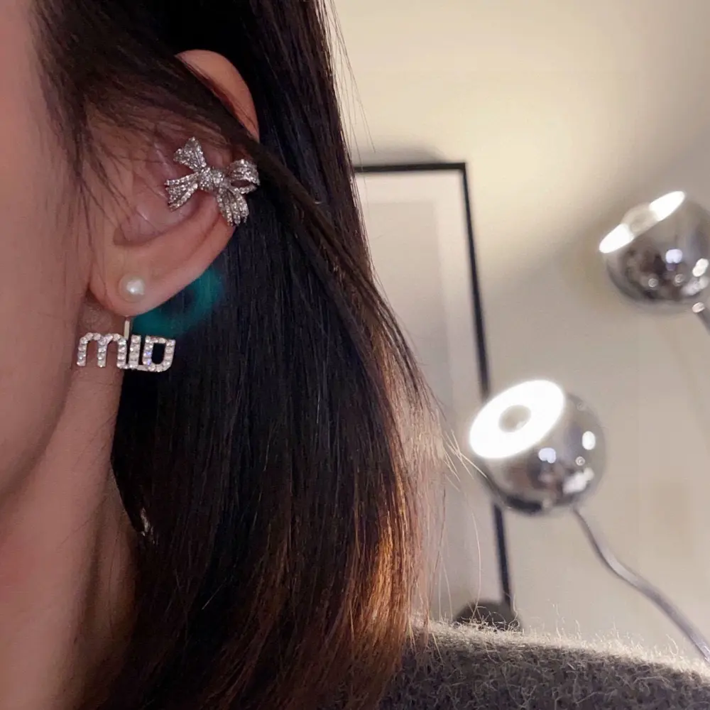 miumiu pearl letter earrings