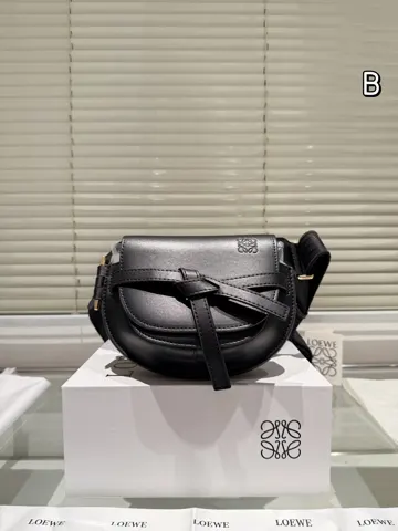 Loewe Saddle