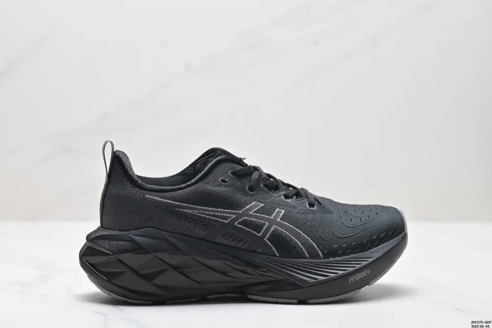 Asics Novablast 4 lightweight running shoes 1012B722-100