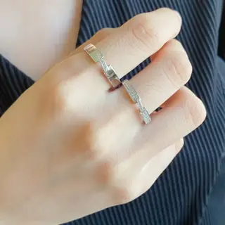Chaumet one-diamond couple ring