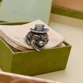 The latest style of Gucci ring