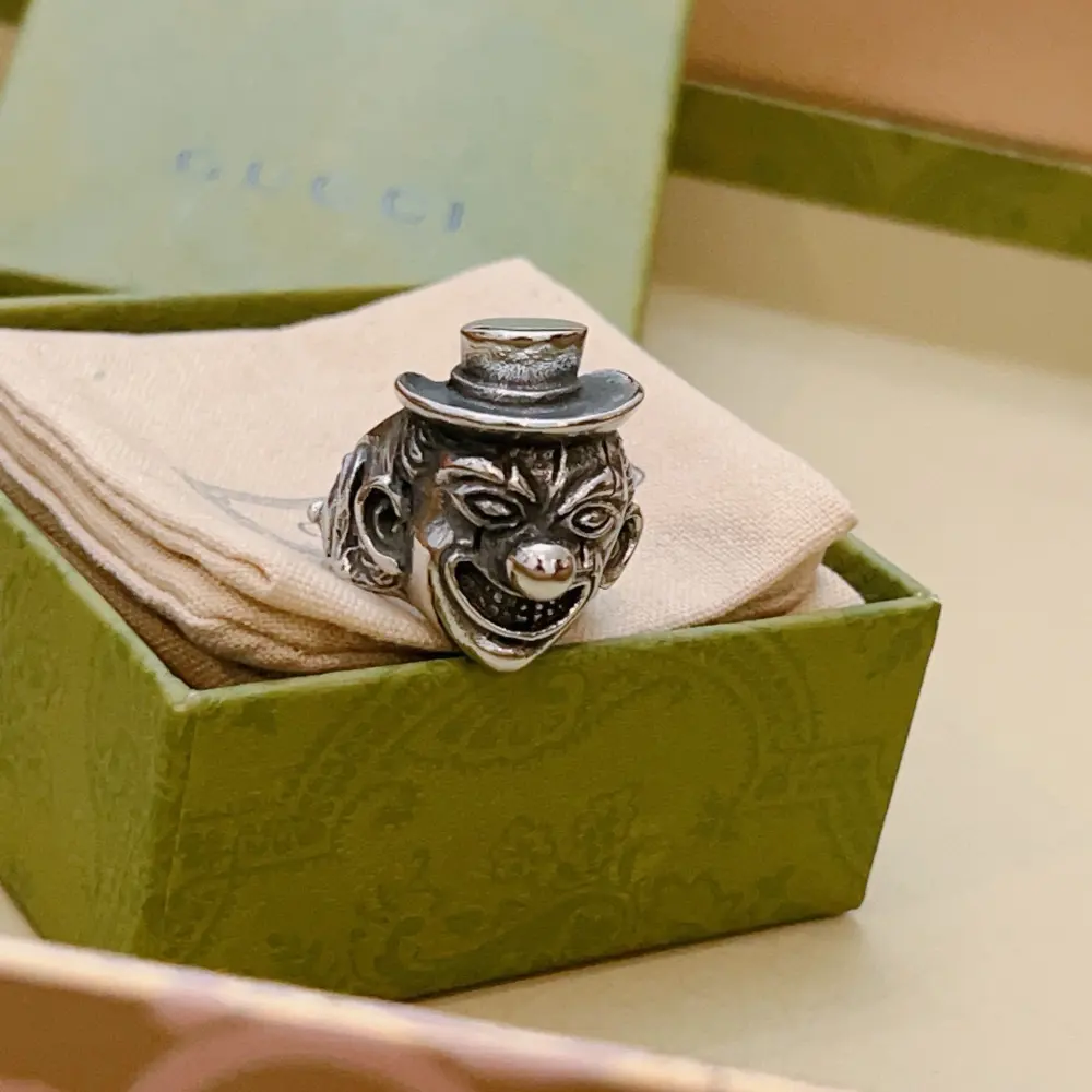 The latest style of Gucci ring