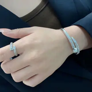 Cartier full diamond nail inlaid diamond bracelet Imported precision color preservation 18k