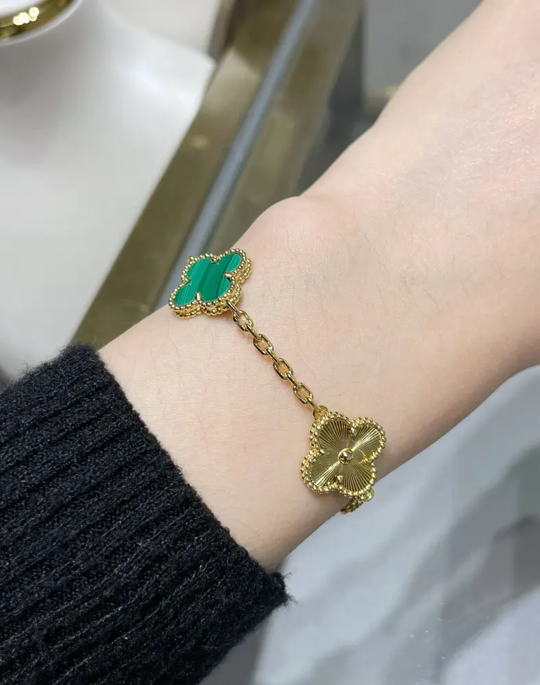 Van Cleef & Arpels natural malachite interval engraved five-flowered four-leaf clover