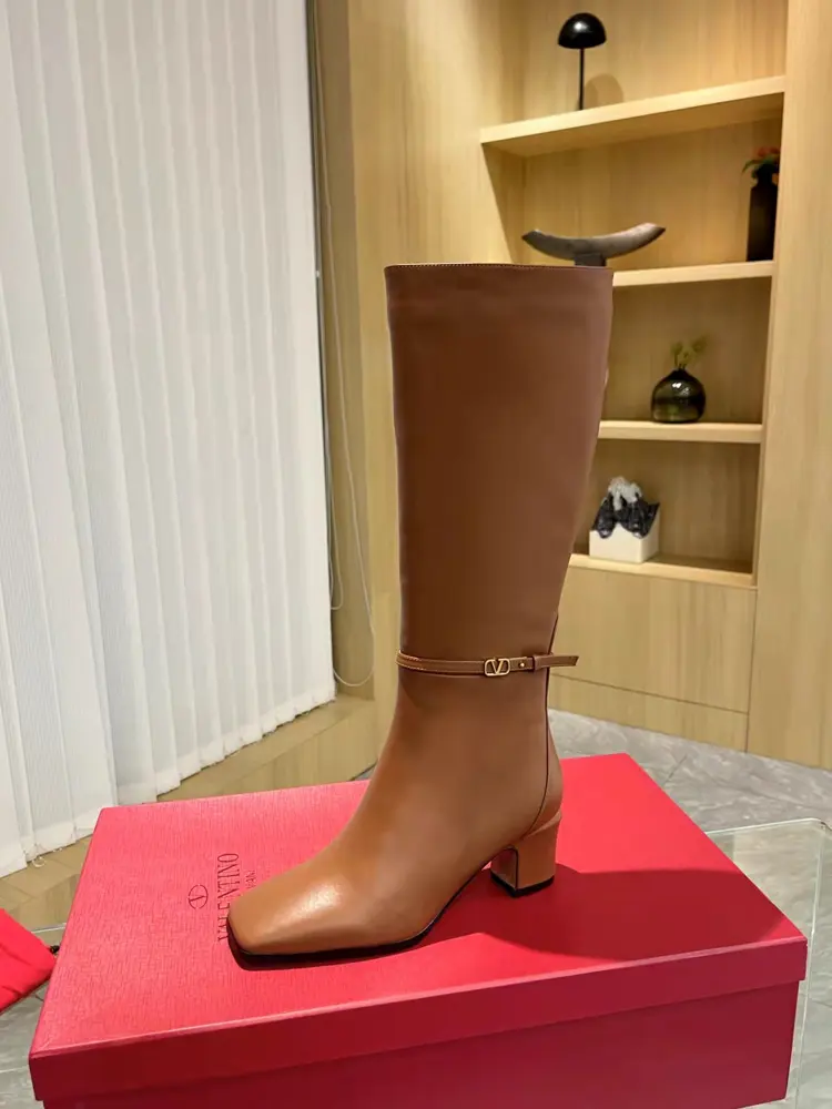 [Valentino] Valentino autumn and winter fashion women’s boots: comfortable and versatile