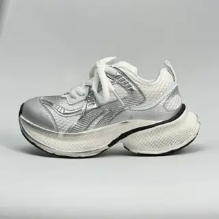 Balenciaga stylish and versatile dad shoes