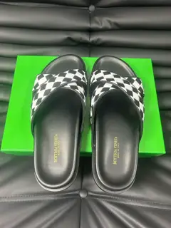 Bottega Veneta men’s spring and summer slippers