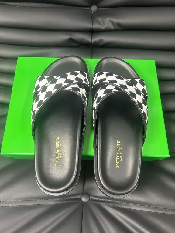 Bottega Veneta men’s spring and summer slippers