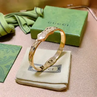 Gucci bracelets are unique and charming. The latest bracelets are of higher quality. The