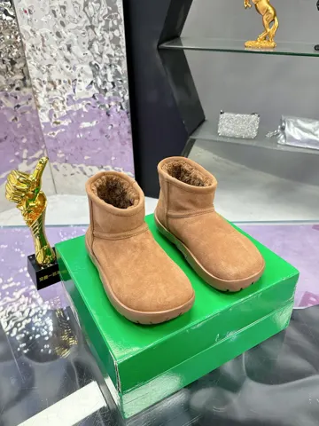 BOTTEGA VENETA platform triangle snow boots