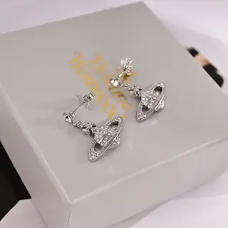 Vivienne Westwood Saturn earrings Elegant and elegant design