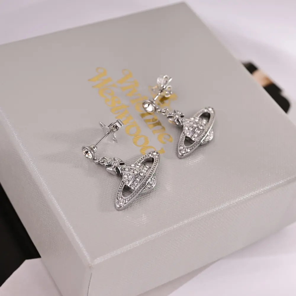 Vivienne Westwood Saturn earrings Elegant and elegant design