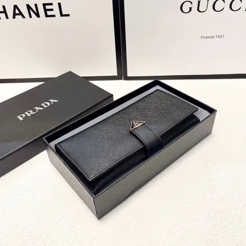 prada Wallet
