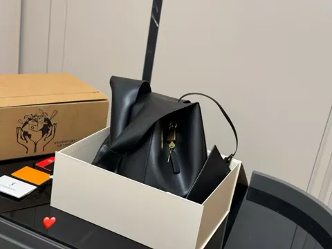 Yves Saint Laurent Hobo