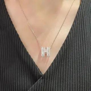 V gold material (sky blue) matching version Hermès mini H Linlang necklace The latest
