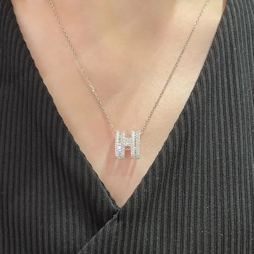 V gold material (sky blue) matching version Hermès mini H Linlang necklace The latest