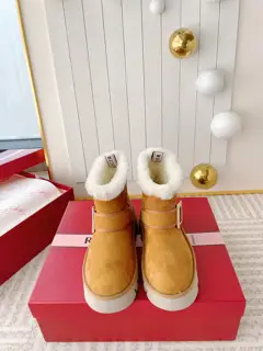 Roger Vivier new diamond buckle ankle boots snow boots. Soft sheep wool lining with a