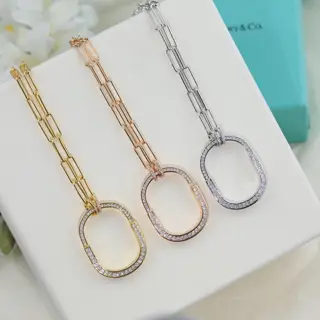 Tiffany’s new necklace Tiffany LOCK ROSE joint series The sparkling light of the inlaid