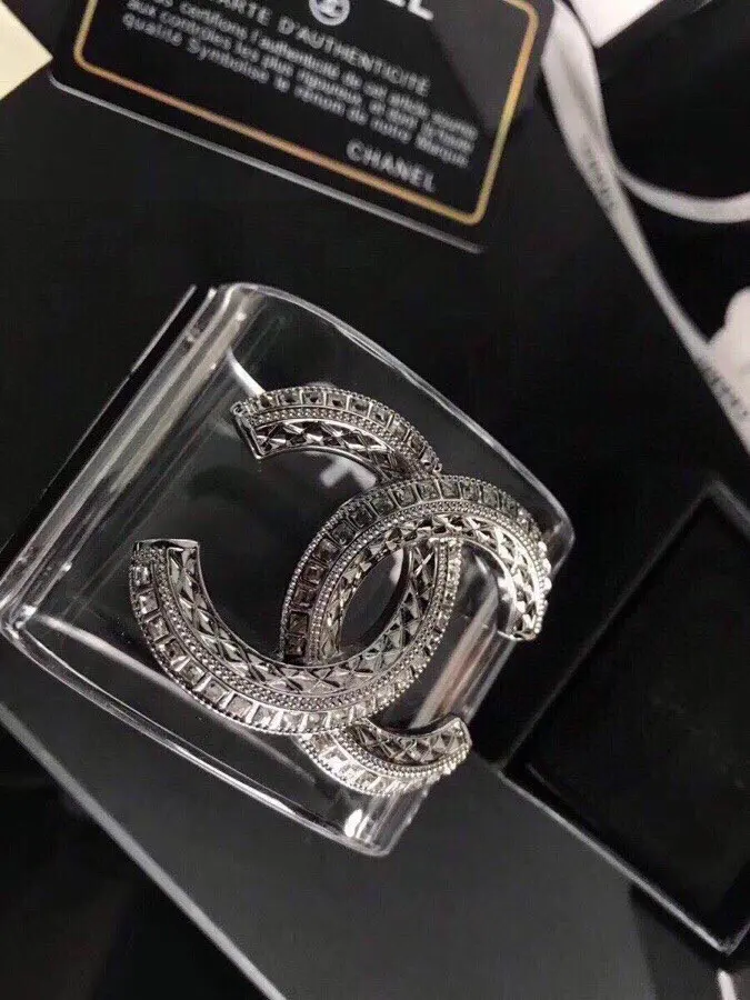 Chanel transparent resin bracelet shipped Chanel hot-selling transparent resin wide bracelet