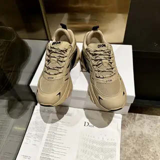 The C ‘ est Dior sneaker is a bold and stylish statement. Carefully crafted