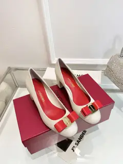 new styles of Salvatore Ferragamo new version of Vara small buckle and small bow thick heel