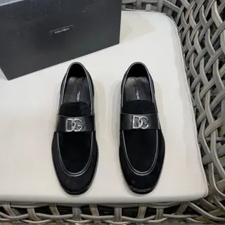 Dolce & Gabbana Cowhide Moccasin Men’s Loafers|Decorated with DG hardware nameplate|Made of