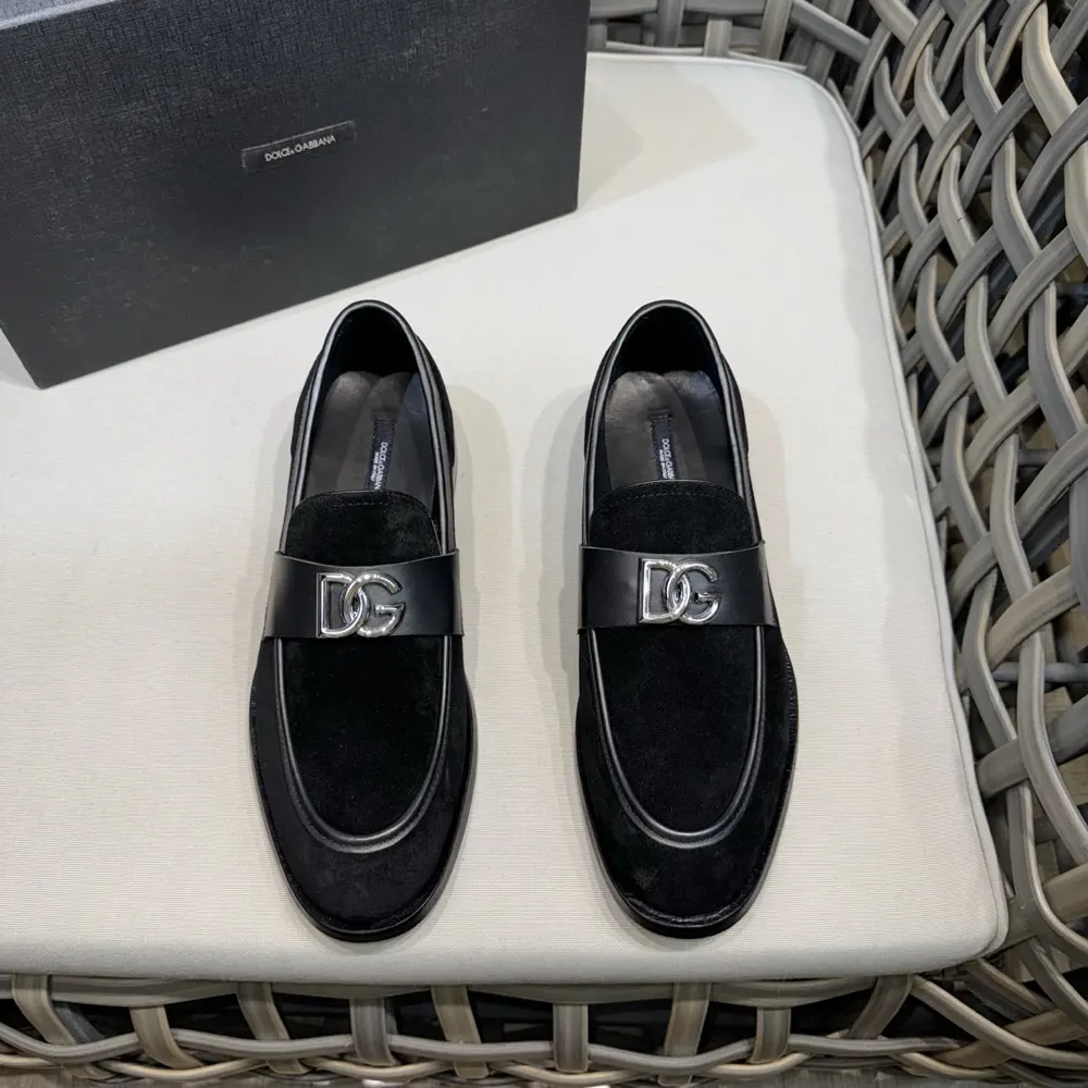 Dolce & Gabbana Cowhide Moccasin Men’s Loafers|Decorated with DG hardware nameplate|Made of