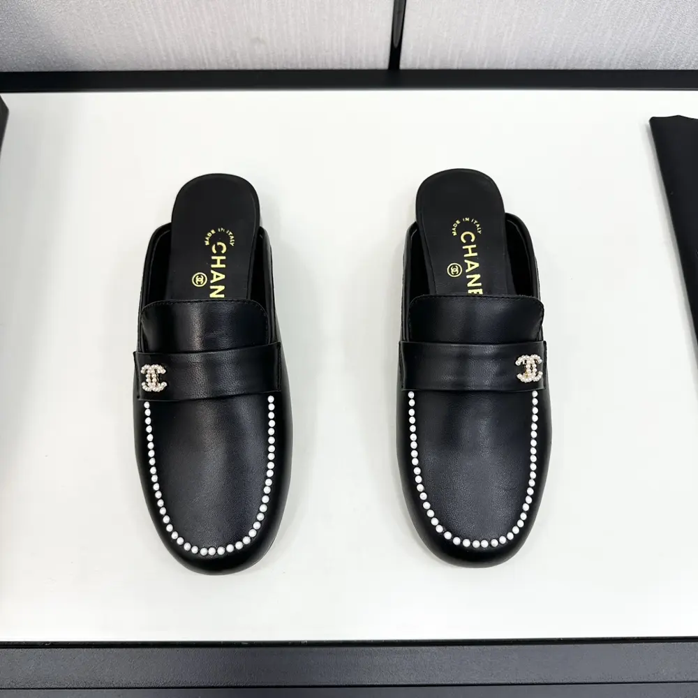 Chanel closed toe slippers original molded hardware buckle Top version made at the