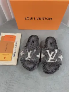 Louis Vuitton new wool slippers