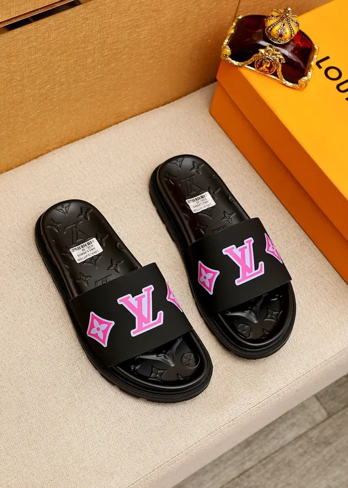 Louis Vuitton popular men’s slippers