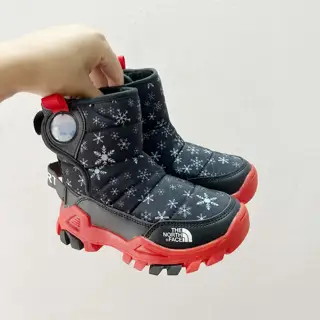 The North Face children’s snow boots with anti-slip buckle