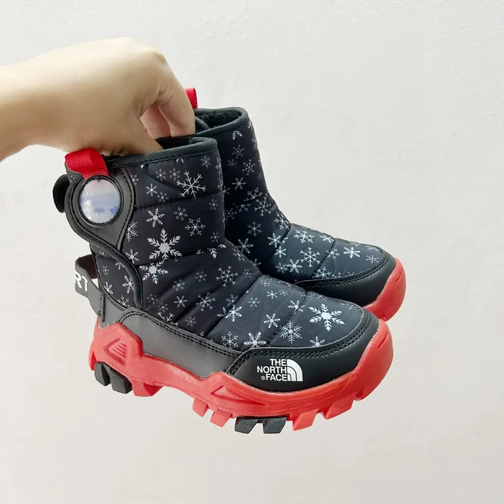 The North Face children’s snow boots with anti-slip buckle