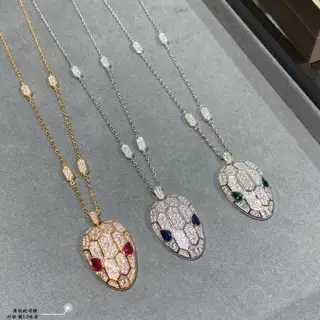 Bvlgari full diamond snake necklace Loved by many stars Created by fashionable high-end
