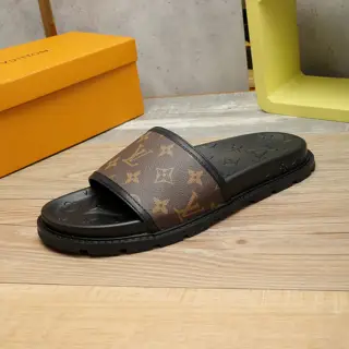 Louis Vuitton Men’s Flip Flops Shoes
