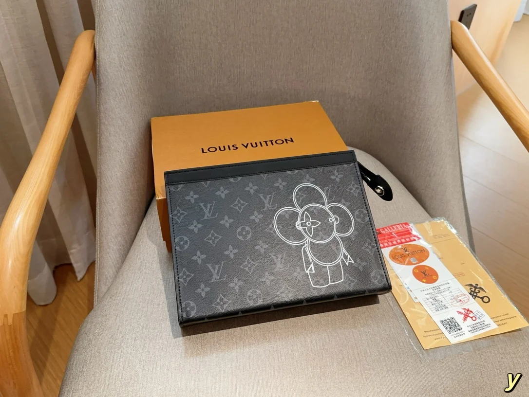 Louis Vuitton Clutch