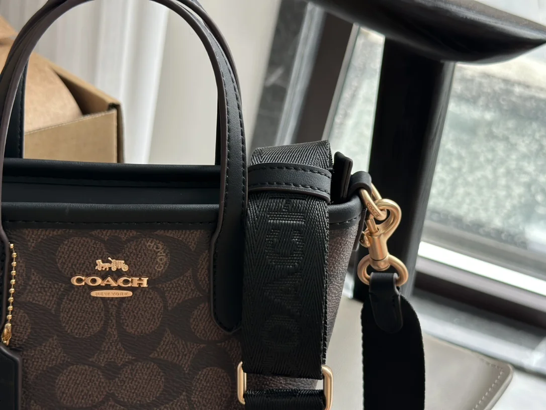 COACH Tote