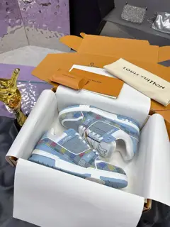Louis Vuitton sneakers introduce the loose silhouette of the ready-to-wear series into the