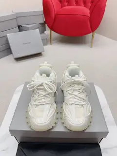 Balenciaga track series 3.0 three-generation sports dad shoes are super fashionable ~ the