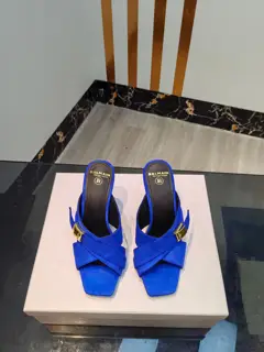 Balmain’s latest spring and summer catwalk suede high-heeled slippers