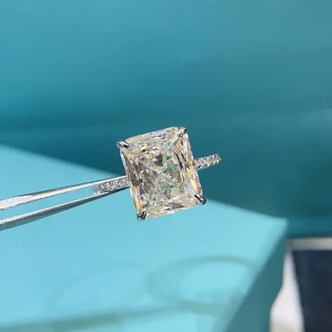 Tiffany True Four-claw Five-carat Sugar Cube Diamond Ring [Simulated Diamond]