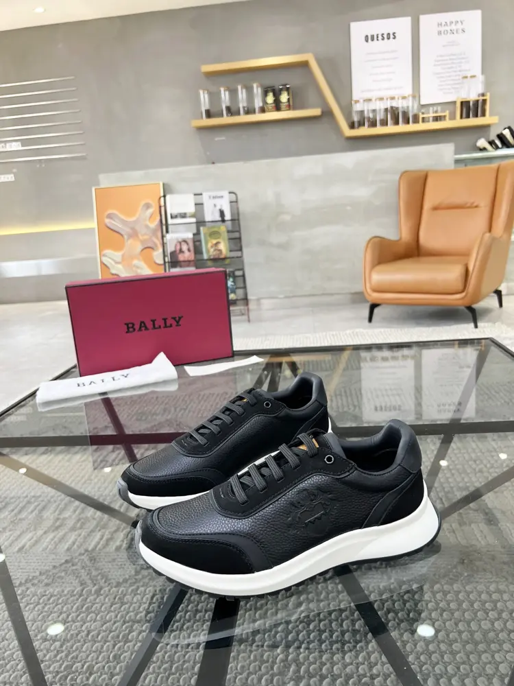 BALLY casual sports shoes series are coming to the counter at the same time
