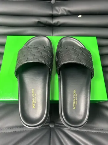 Bottega Veneta men’s spring and summer slippers