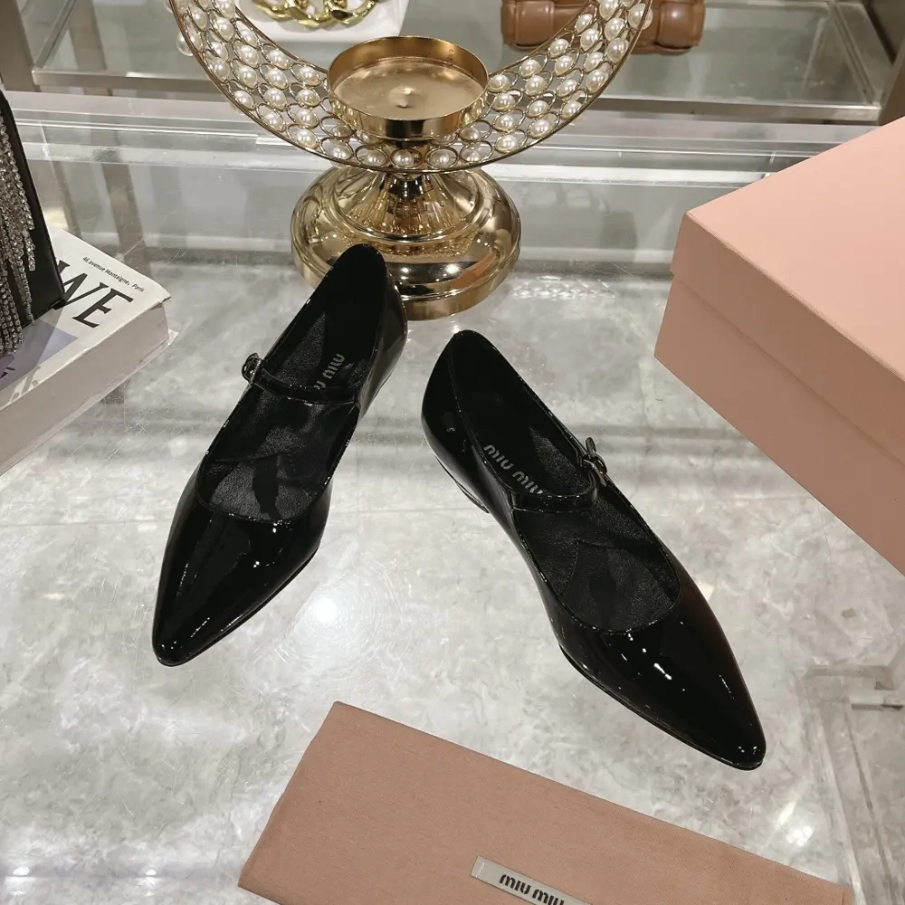 Miu Miu Miu 24 new pointed Mary Jane shoes Retro and fashionable items Perfect for