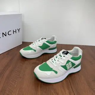 Givenchy men’s patchwork sneakers are shipped. Calfskin and suede leather are paired with