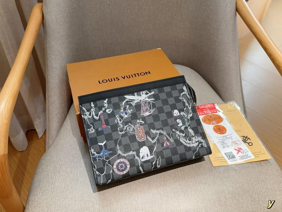 Louis Vuitton Clutch