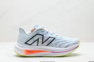 New Balance uses ultra-light and breathable 3D knitted mesh material to construct the upper MRCXCA3